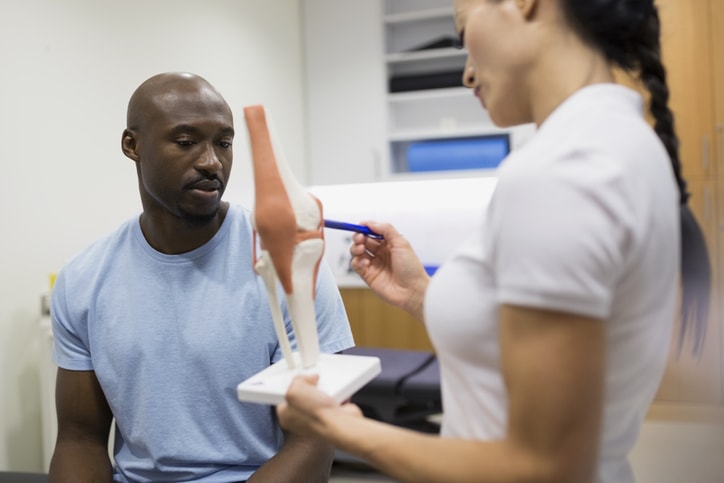 Chatting about knee pain